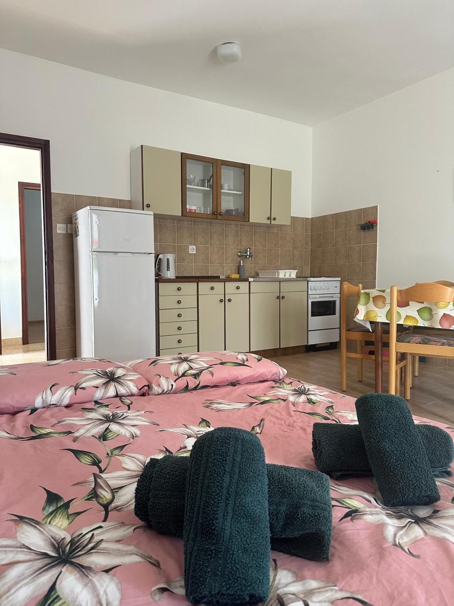 Apartmani Marko Novalja Eksteriør billede